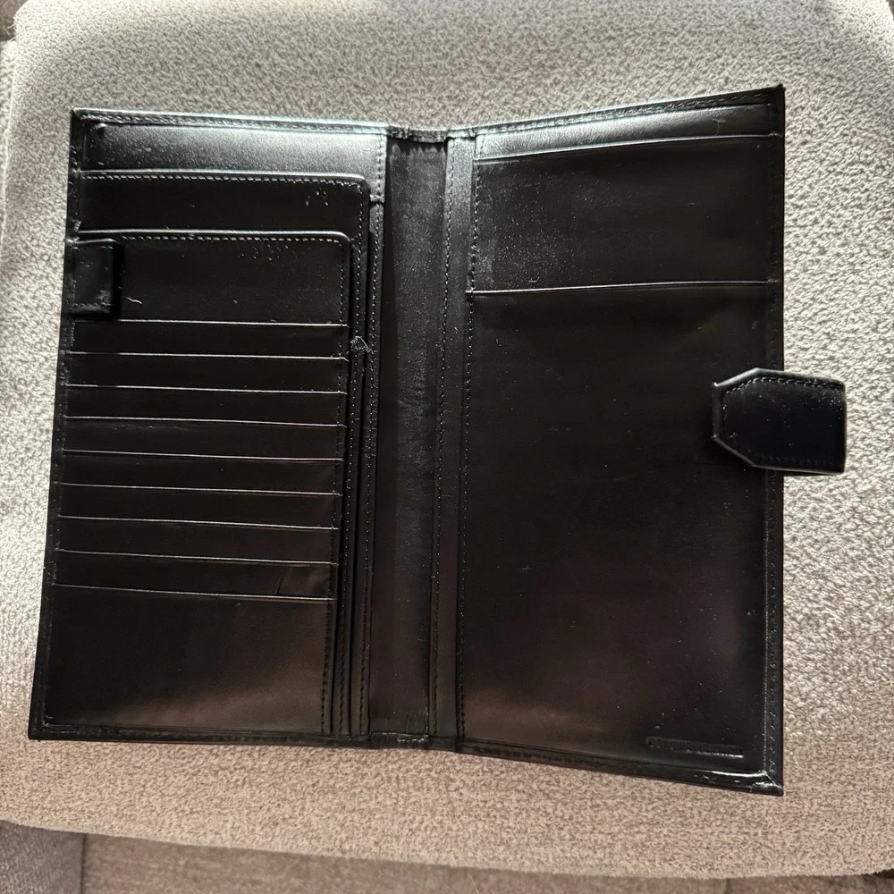 Isaac Mizrahi Passport Wallet Multiple‎ Slip Pockets Black Snap Closure